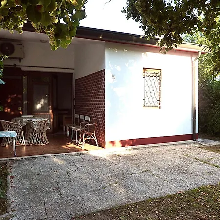 Dinky 238 Apartment